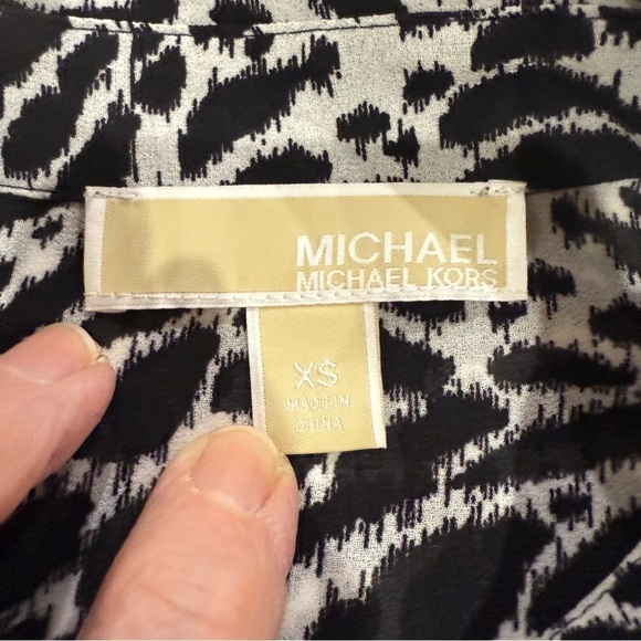 MICHAEL Michael Kors Button Down Animal Print Blouse Tie Hem Black/White Size XS - Picture 9 of 10